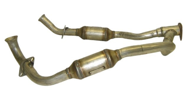 Davico Mfg Catalytic Converter P/N:16170 Fits: Ford E-150 Econoline 02-00, Ford E-150 Econoline Club Wagon 02-00, Ford E-250 2003, Ford E-250 Econoline 02-99, Ford E-350 Econoline 00-99, Ford E-350 Super Duty 2001, Ford E-350 Super Duty 2003 Image 3