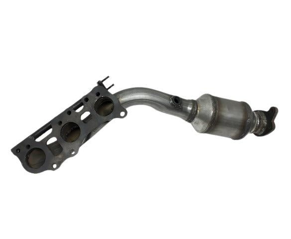 Davico Mfg Catalytic Converter P/N:17473 Fits: Toyota Tacoma 15-11 Image 1