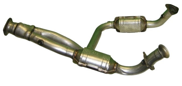 Davico Mfg Catalytic Converter P/N:18010 Fits: Cadillac Escalade, Chevrolet Avalanche 1500, Chevrolet Silverado 1500, Chevrolet Silverado 2500, Chevrolet Suburban 1500, Chevrolet Tahoe, GMC Sierra 1500, GMC Sierra 2500, GMC Yukon, GMC Yukon Xl 1500 Image 2