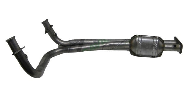 Davico Mfg Catalytic Converter P/N:104163 Fits: Chevrolet C2500, Chevrolet C2500 Suburban, Chevrolet C3500, GMC C2500, GMC C2500 Suburban, GMC C3500, GMC K2500, GMC K2500 Suburban, GMC K3500 Image 1