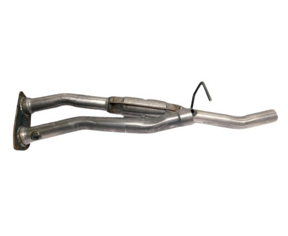 Davico Mfg Catalytic Converter P/N:104477 Fits: Chevrolet K2500 99-96, Chevrolet K2500 Suburban 1999, Chevrolet K2500 Suburban 97-96, Chevrolet K3500 2000, Chevrolet K3500 98-96 Image 1