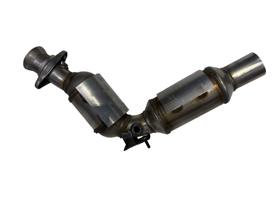 Davico Mfg Catalytic Converter P/N:19661 Fits: Ford Explorer 23-20, Ford Police Interceptor Utility 24-20 Image 1