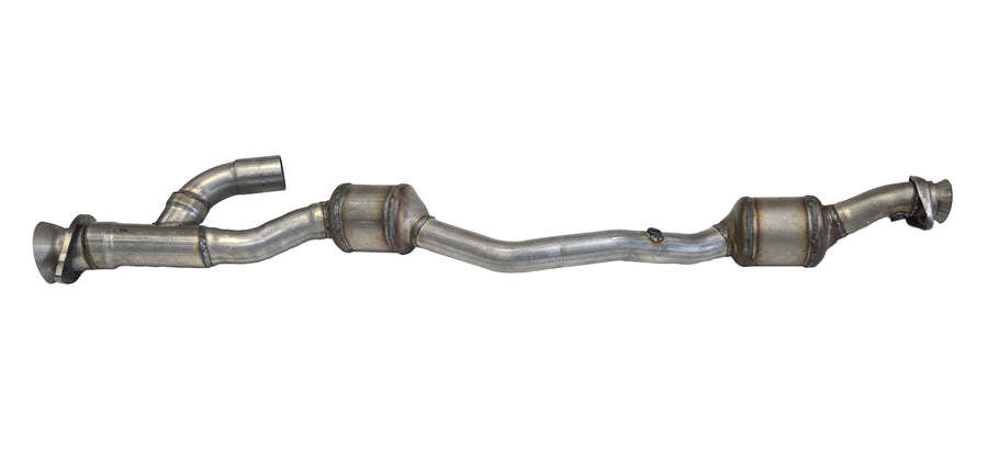 Davico Mfg Catalytic Converter P/N:197882 Fits: Ford Transit-150 24-20, Ford Transit-250 24-20, Ford Transit-350 24-20, Ford Transit-350 Hd 24-20 Image 1